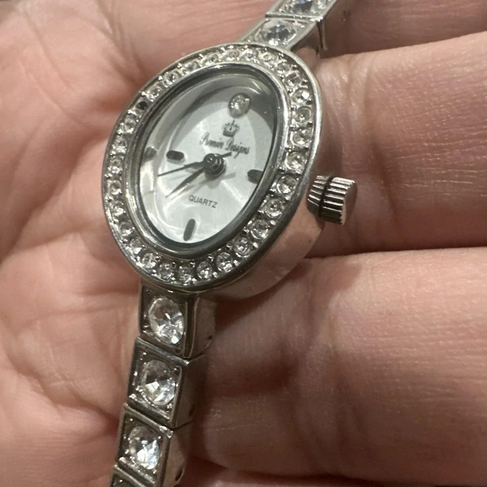Runs Premier Designs Silver Rhinestone Watch 20mm Fit 7.25‎ Missing One Crystal